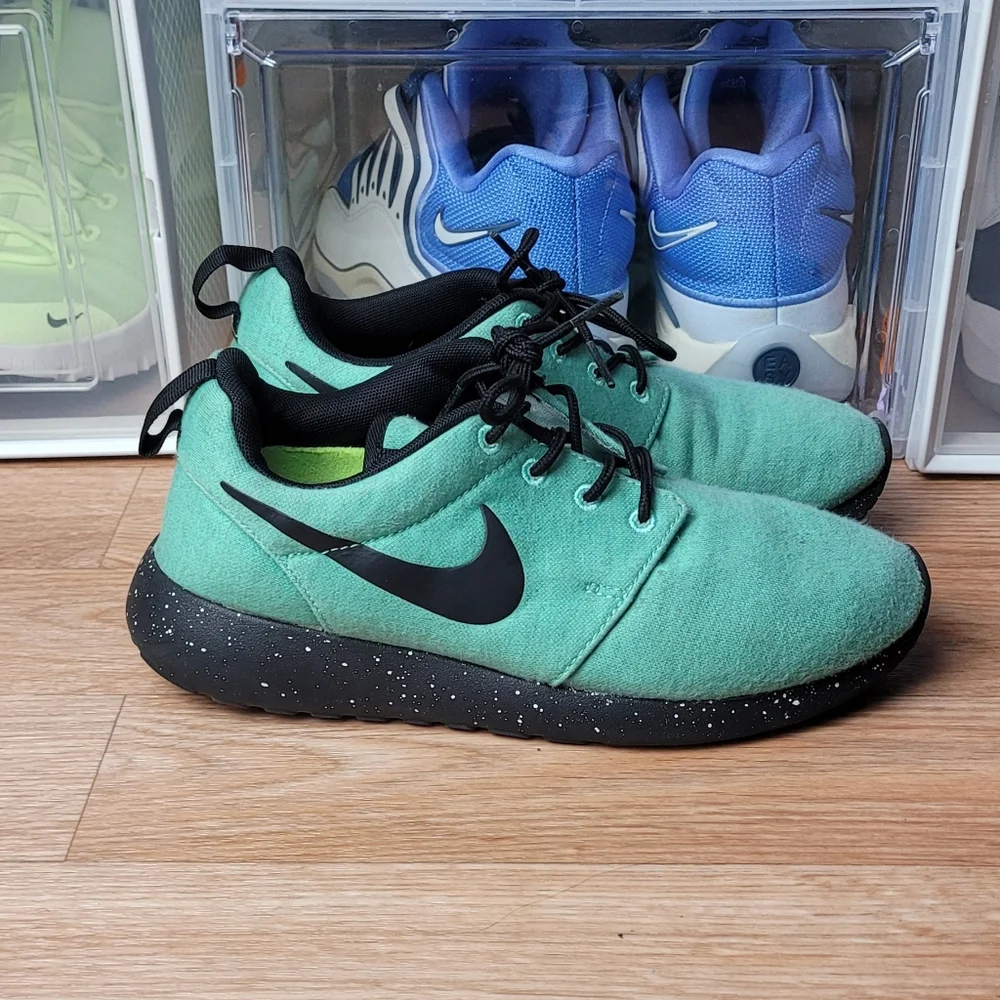 Womens Nike Roshe Size 5.5 Green - Black